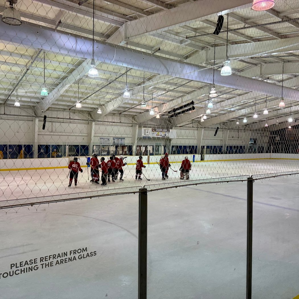 Veterans Memorial Park Pool & Ice Arena​ 1